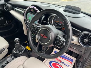 /photos/11218/995e1f87-007c-4e60-b61a-e2ed9960ea71_i320x240.jpg
